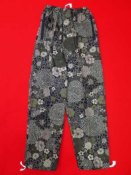 義若オリジナルの和柄ダボズボン 菊花紋様 黒